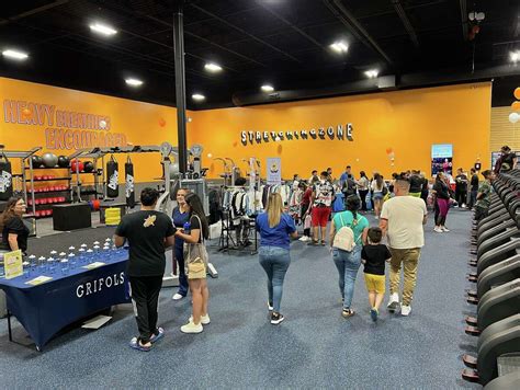 Crunch laredo - The Crunch gym in Laredo, TX fuses fitness and fun with certified personal trainers, awesome group fitness classes, a “no judgments” philosophy, and gym memberships starting at $9.99 a month. 